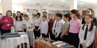 В Социально-культурном центре села Раевский продолжает работать выставка, посвященная Году защитника Отечества и Году поддержки участников специальной военной операции - Отдел культуры