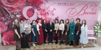 Накануне Международного женского дня, коллеги-мужчины Районного дворца культуры поздравили своих коллег-женщин с праздником - Отдел культуры